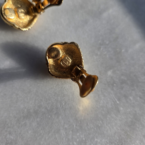 Vintage Carolina Herrera Clip-On Earrings - Picture 6 of 7